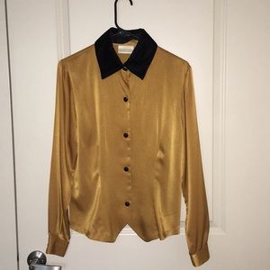 Silky blouse with removable velvet collar!